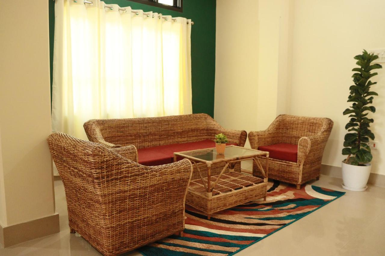 Joy'S Bnb Imphal Exteriör bild